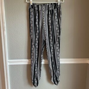 L.A. HEARTS Stripe/pattern/black and white Pants - Small